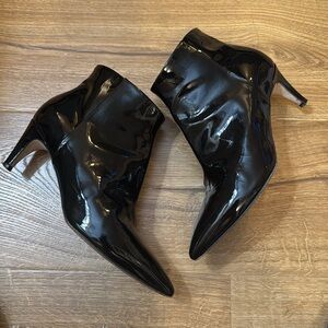 Black patent leather hipster booty